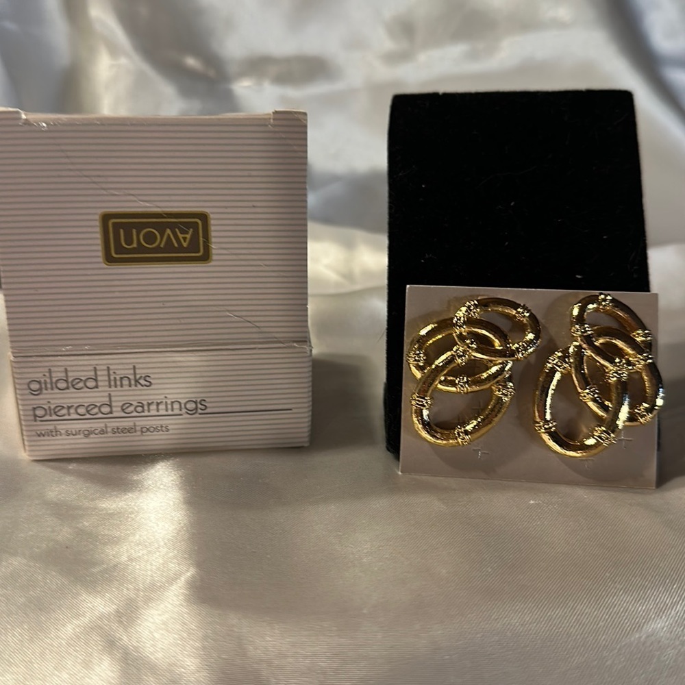 Avon (1990) Vintage Gilded Link Goldtone Earrings